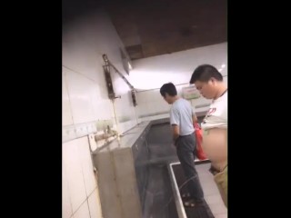Spy Chinese Old Man Pissing On Tap Separatrix Shameful Powder-room 偷拍大叔在火車站廁所小便